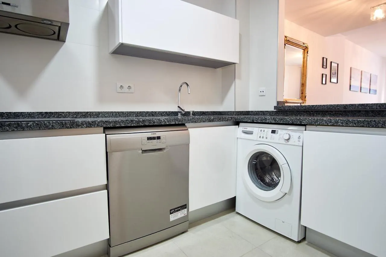 Apartment Los Remedios Oasis Suites Seville
