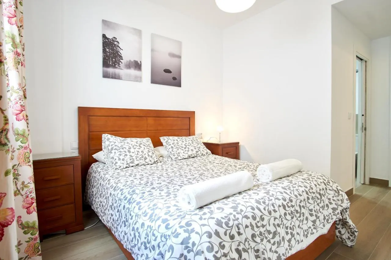 Los Remedios Oasis Suites Seville Apartment