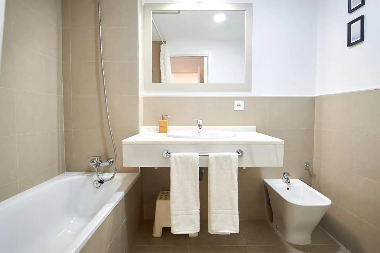 Los Remedios Oasis Suites Seville 0*,
